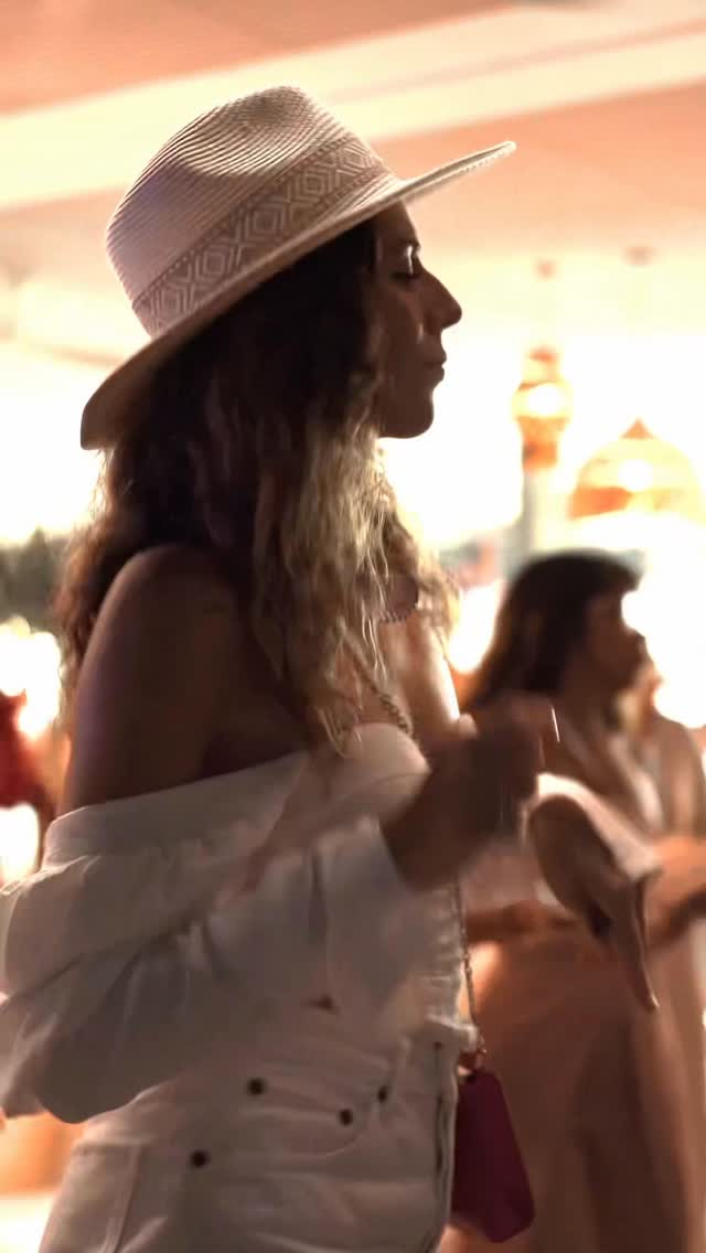 WHITE GALA